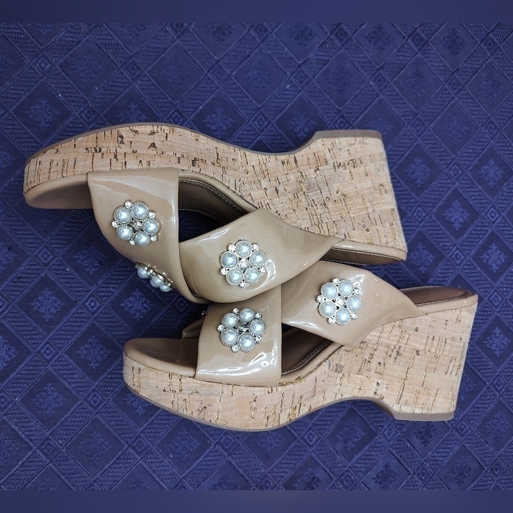 Sam and Libby Syn Cross Strap Cork Heeled Wedges W/Pearl Flower Embellishments❣️ - Picture 9 of 13